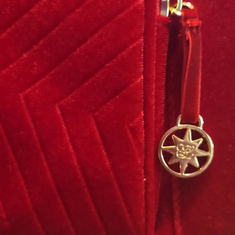 ESTEE LAUDER 2023 CHRISTMAS LIMITED EDITION MAKEUP CASE TRAVEL BAG RED VELVET